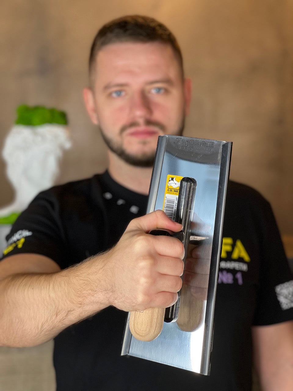 шпатель з дерев'яною ручкою. Трапецеподібна форма 280x120 mm